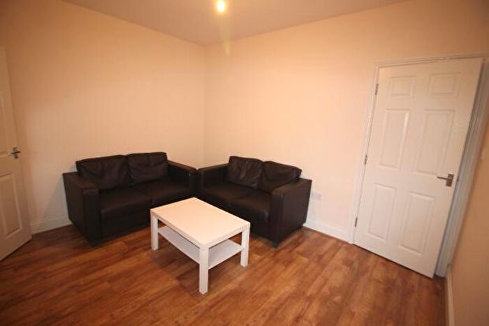 2 Bedroom Flat To Rent In Gainsborough Grove, Newcastle Upon Tyne, NE4