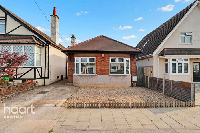 3 Bedroom Detached Bungalow For Sale In Edmund Road, Rainham, RM13