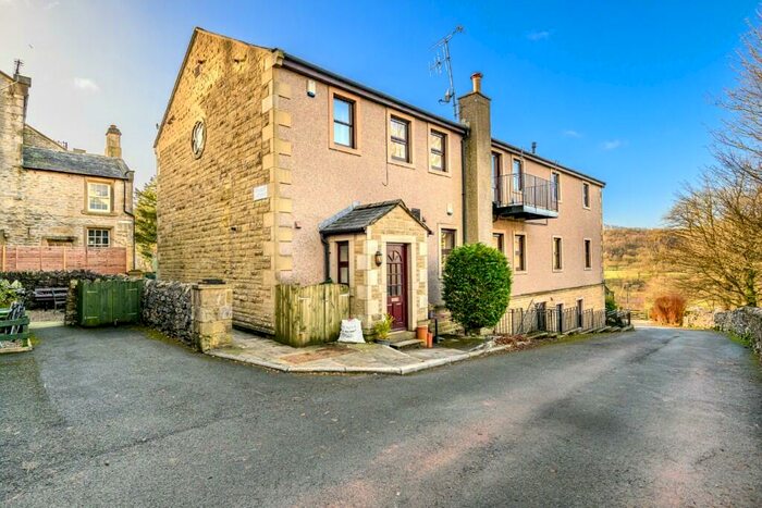 3 Bedroom Apartment For Sale In Bowerley Gardens, Langcliffe, BD24