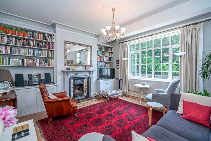 2 Bedroom Apartment For Sale In Muswell Hill Road, Highgate, London, N6
