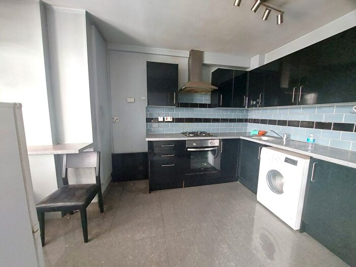 2 Bedroom Flat To Rent In Ilford Lane, Ilford, IG1