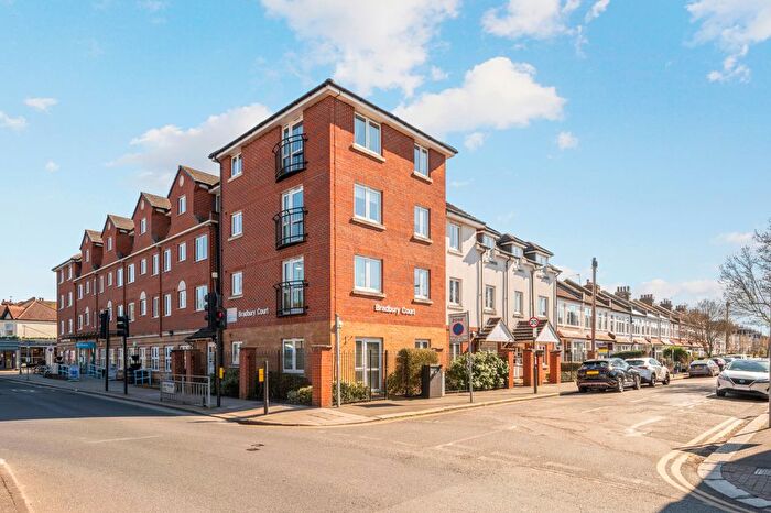 1 Bedroom Flat To Rent In Clifton Park Avenue, London, SW20