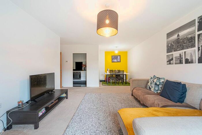 3 Bedroom Flat To Rent In Chronicle Avenue, Colindale, London, NW9