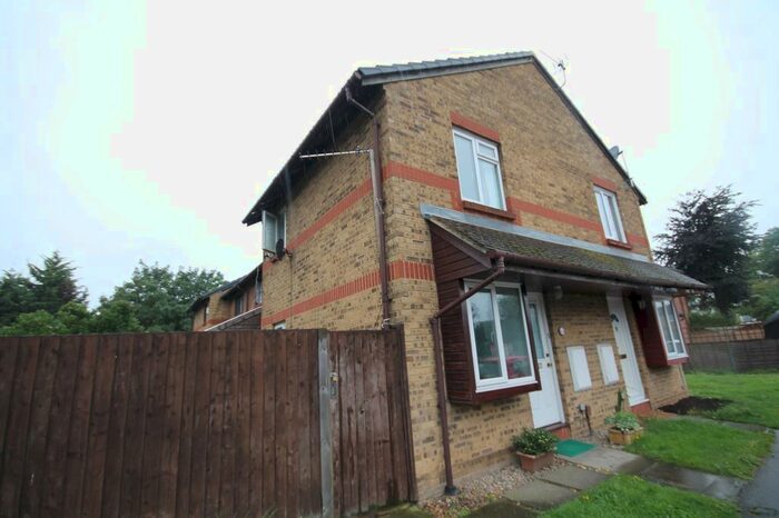 1 Bedroom Semi-Detached House To Rent In Avondale Drive, Hayes, UB3