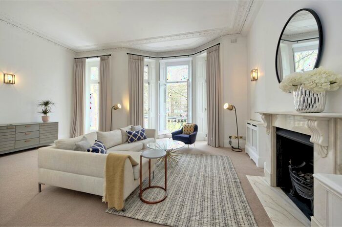 2 Bedroom Flat To Rent In St. Georges Square, London, SW1V