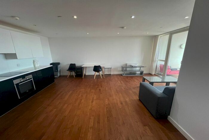 3 Bedroom Flat To Rent In Discovery Tower, Newham, E16