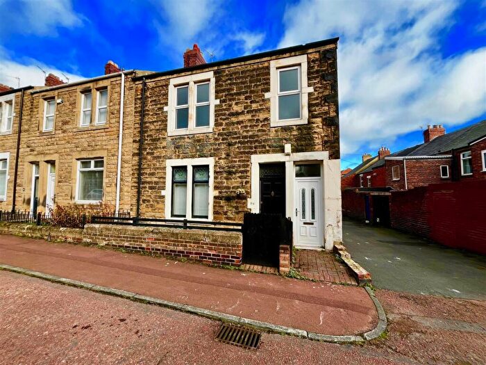 3 Bedroom Flat To Rent In York Street, Pelaw, Gateshead, NE10