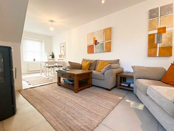 2 Bedroom Detached House To Rent In High Street, Saltford, BS31