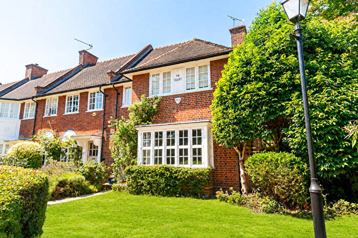 3 Bedroom End Of Terrace House For Sale In Cascade Avenue, Muswell Hill, N10