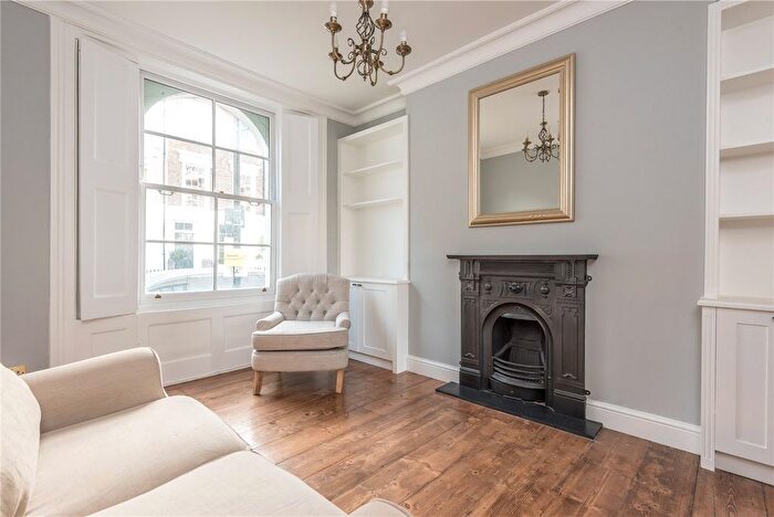 2 Bedroom Maisonette To Rent In Offord Road, Barnsbury, Islington, London, N1