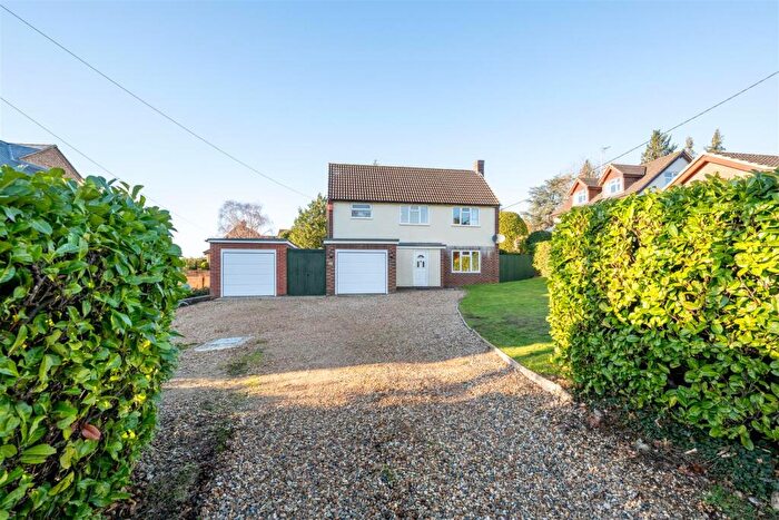 3 Bedroom Detached House For Sale In Cleat Hill, Bedford, MK41