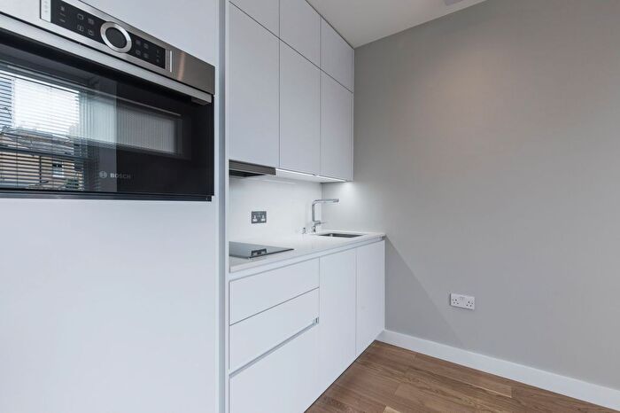 Studio To Rent In Rockhall Road, London, NW2