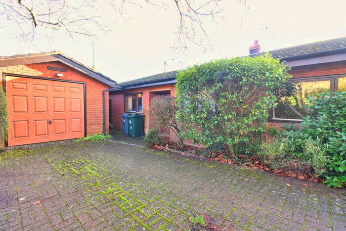 3 Bedroom Detached Bungalow For Sale In Stourport Road, Great Witley, Worcester, WR6