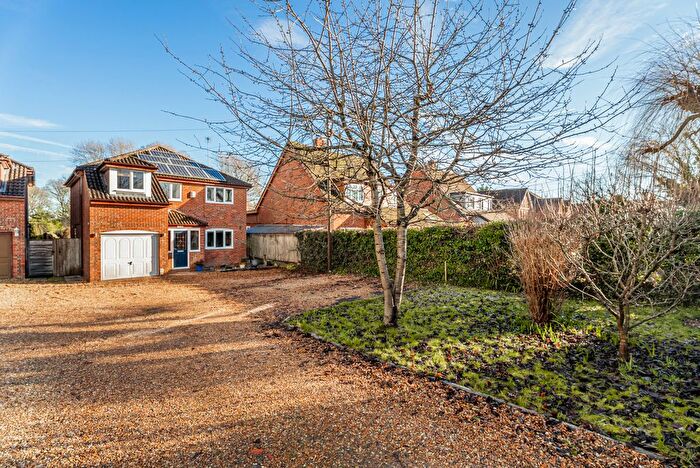 4 Bedroom Detached House For Sale In Wendover Road, Weston Turville, HP22