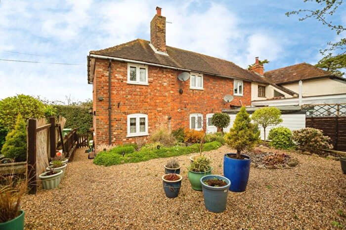 2 Bedroom End Of Terrace House For Sale In Kettle Lane, East Farleigh, Maidstone, ME15