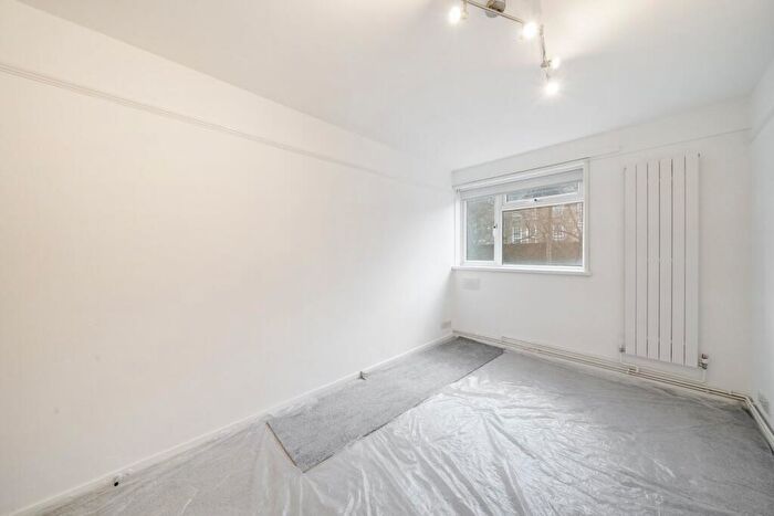 2 Bedroom Flat For Sale In Giffin Street, London, SE8