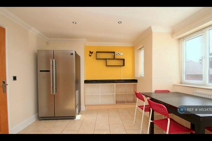 4 Bedroom Flat To Rent In Palmerstone Place, Earley, Reading, RG6