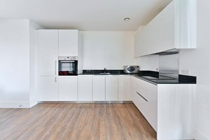 2 Bedroom Flat To Rent In Plumstead Road, Woolwich Riverside, London, SE18