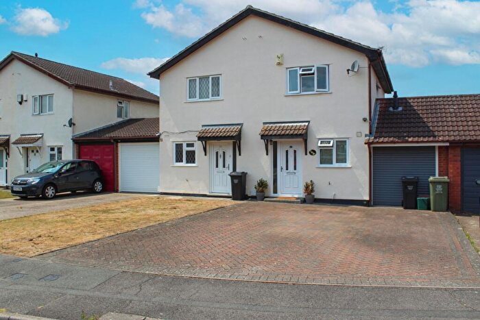 2 Bedroom Semi-Detached House For Sale In Fambridge Drive, Wickford, SS12