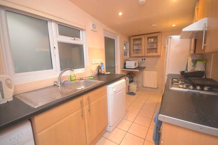 3 Bedroom Terraced House To Rent In Blenheim Gardens, Reading, RG1