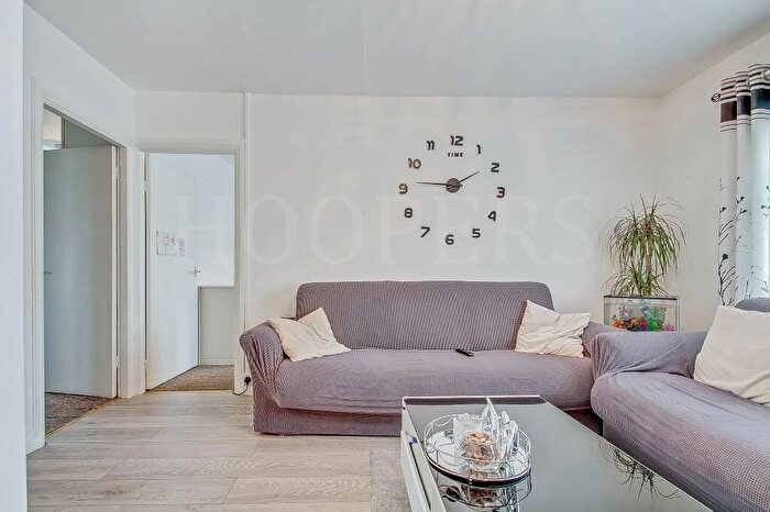2 Bedroom Flat For Sale In North Circular Road, London, NW10