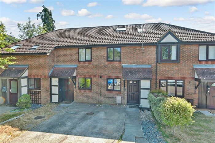 3 Bedroom Terraced House For Sale In Carlton Tye, Horley, Surrey, RH6