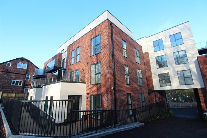 3 Bedroom Flat To Rent In Carmona Court, Cavendish Road, M7