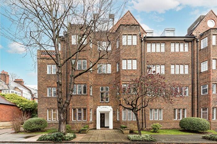 2 Bedroom Flat For Sale In Tudor Close, London, NW3