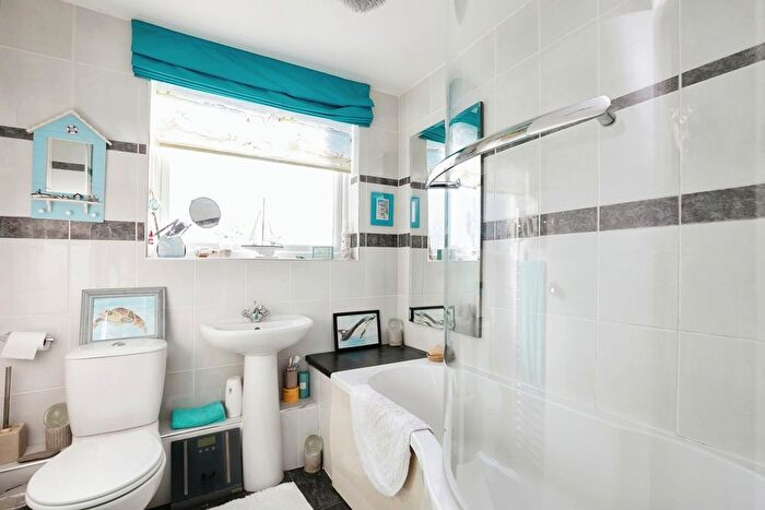 2 Bedroom Flat For Sale In Clifford Road, Bexhill-On-Sea, TN40