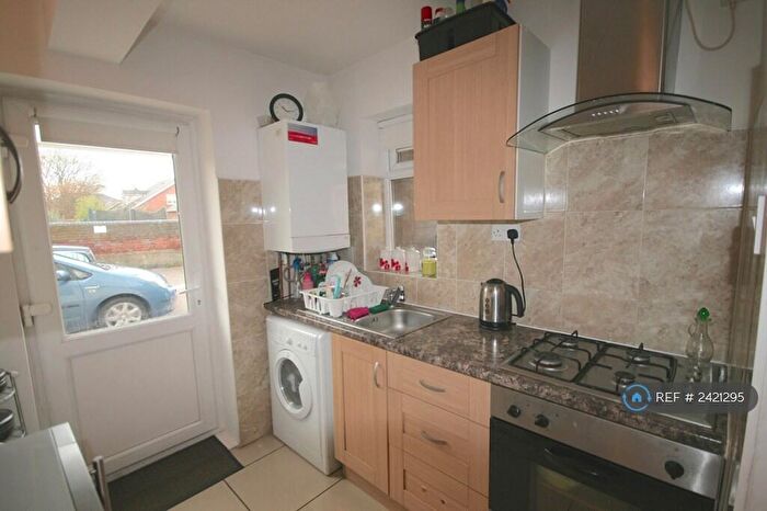 1 Bedroom Flat To Rent In Walton Road, West Molesey, KT8