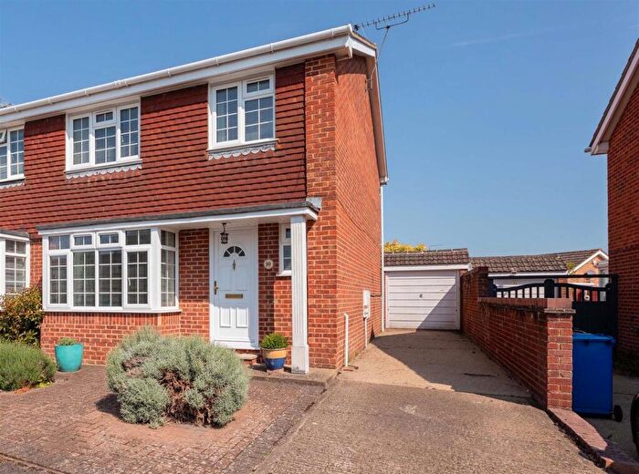 3 Bedroom Semi Detached House For Sale In Whitchurch Close, Maidenhead, SL6
