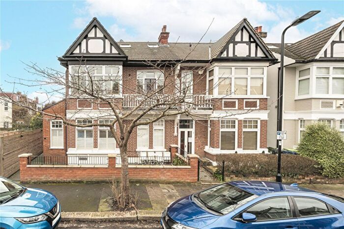 2 Bedroom Flat To Rent In Whitehall Gardens, London, W3