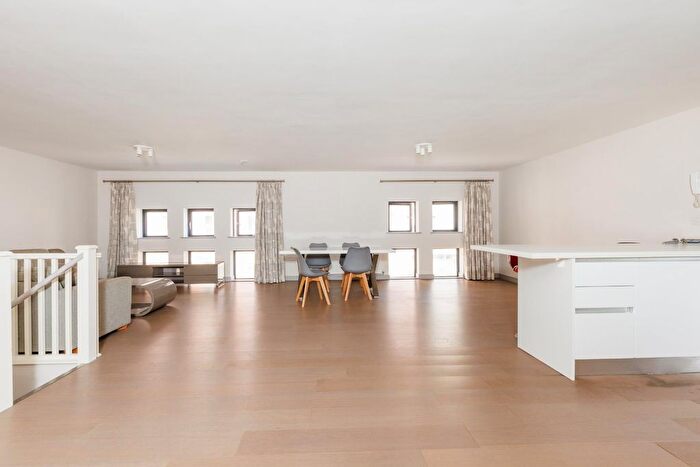 2 Bedroom Flat For Sale In William Street, Bedminster, BS3