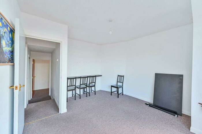 1 Bedroom Flat To Rent In Grenfell Road, Tooting, Mitcham, CR4