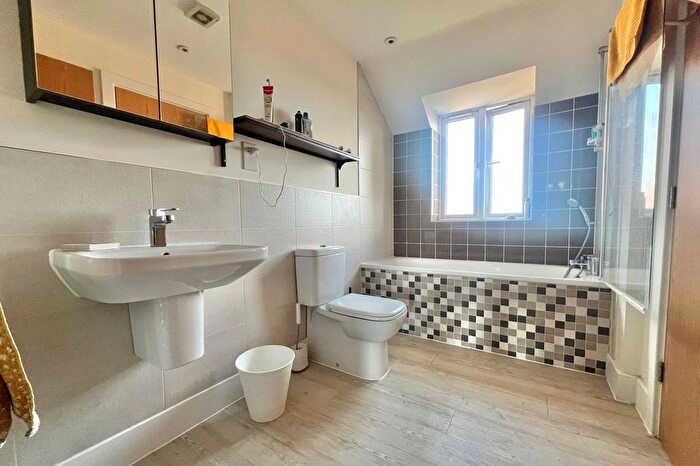 3 Bedroom Terraced House For Sale In Windmill Road, Aldershot, Hampshire, GU12