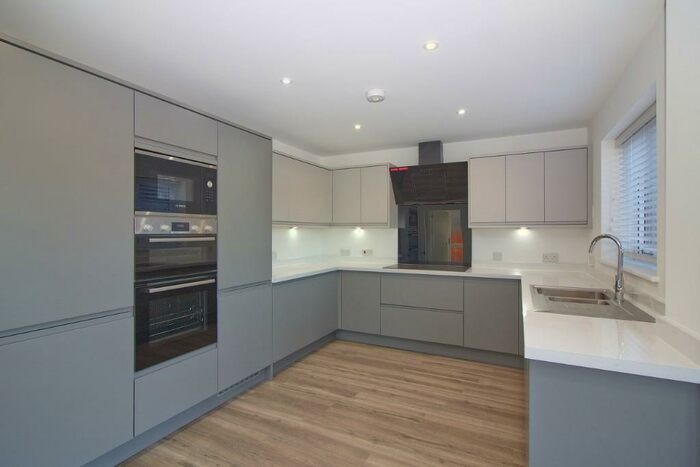 4 Bedroom Detached House To Rent In South Milton Keynes, Buckinghamshire, MK3