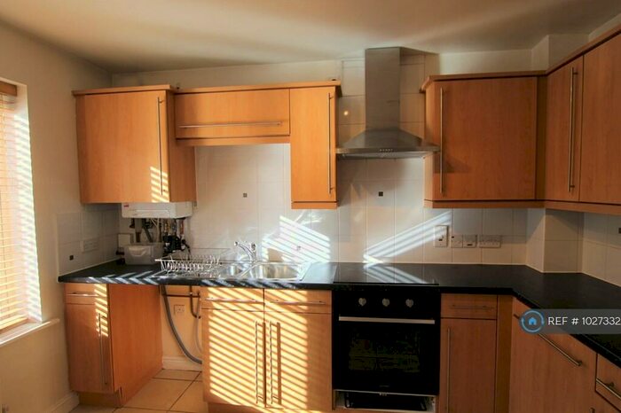 3 Bedroom End Of Terrace House To Rent In Redhouse Way, Swindon, SN25