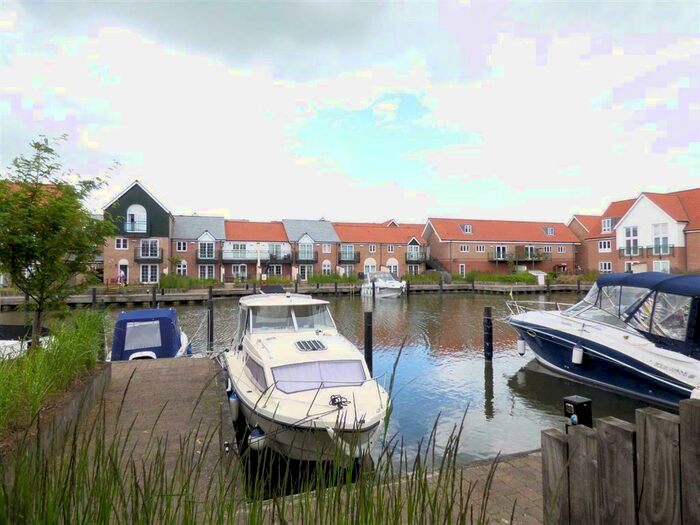 3 Bedroom Town House To Rent In Ellisons Quay, Burton Waters, Lincoln, LN1