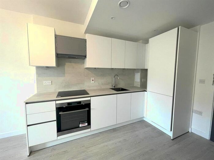 1 Bedroom Flat To Rent In Farine Avenue, Hayes, UB3