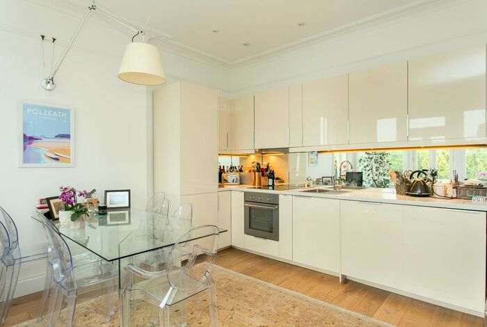 2 Bedroom Flat To Rent In Clapham Common North Side, London, SW4