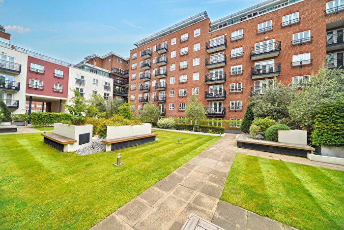 1 Bedroom Flat For Sale In Flat, Bramber House, Royal Quarter, Kingston Upon Thames, KT2