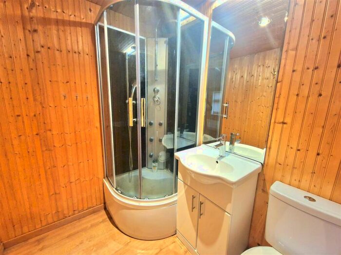 4 Bedroom House To Rent In Vanbrugh Close, London, E16