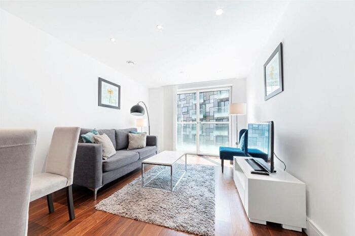1 Bedroom Flat To Rent In Lincoln Plaza, Canary Wharf, E14