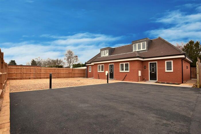 1 Bedroom Flat To Rent In Brighton Road, Salfords, Redhill, RH1