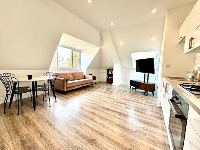 2 Bedroom Flat To Rent In Sunningfields Road, London, NW4