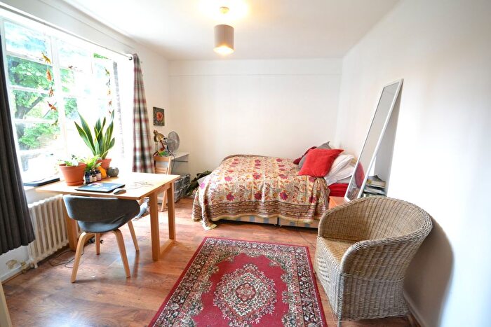 Studio To Rent In Shepherds Bush Road, London, W6