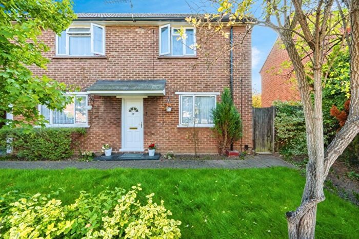 2 Bedroom Maisonette For Sale In Hereford Road, Bedford, Bedfordshire, MK42