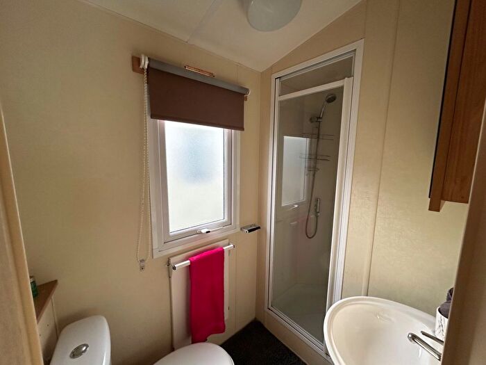 2 Bedroom Mobile/park Home For Sale In Hythe Road, Dymchurch, Romney Marsh, TN29