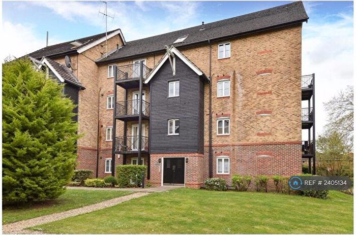 2 Bedroom Flat To Rent In Fryers Lane, High Wycombe, HP12