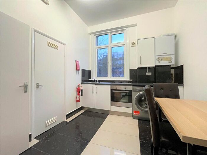 2 Bedroom Apartment To Rent In Caledonian Road, Islington, London, N1